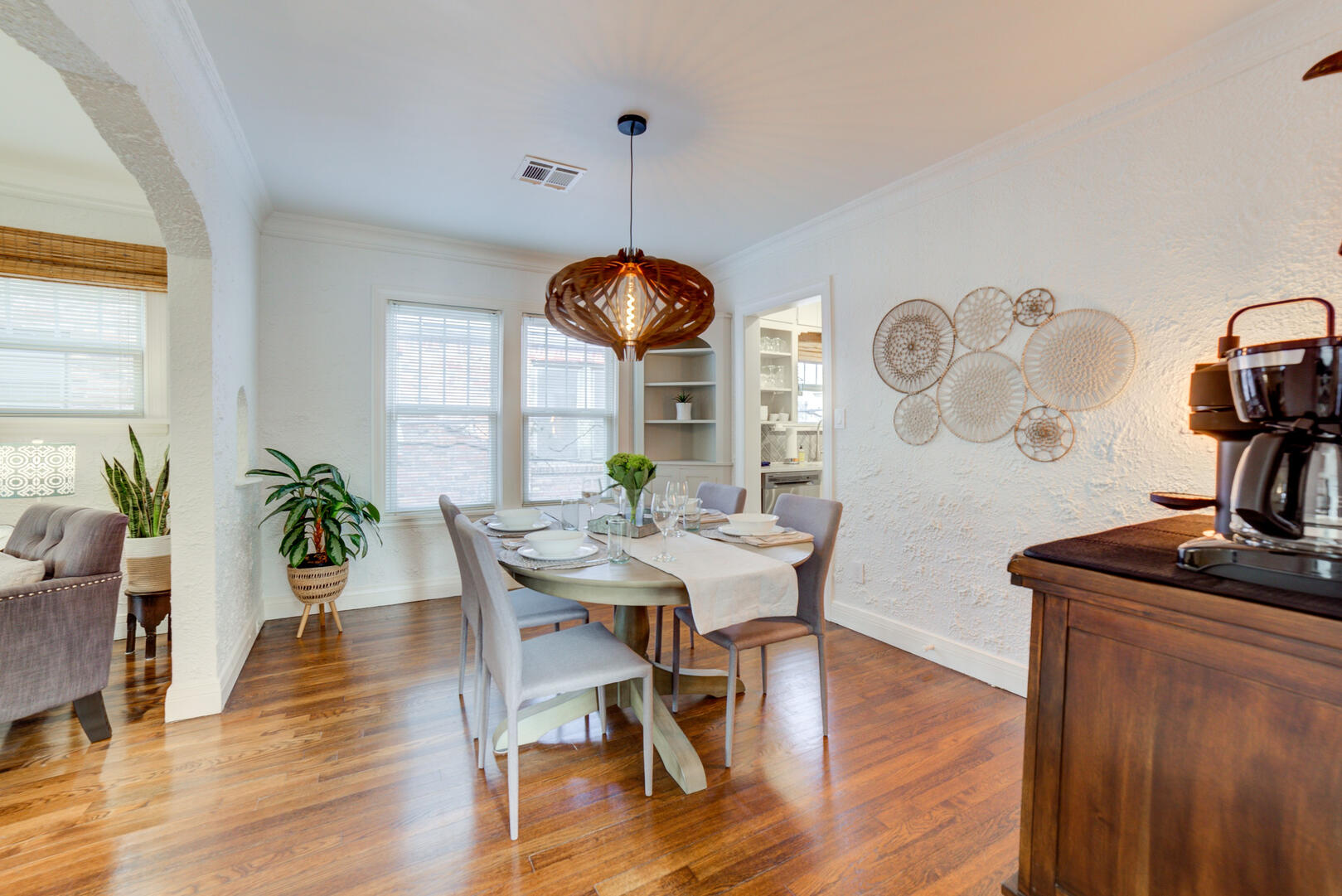 Bright Dining Area tulsa-vacation-rental-dining-area.jpg